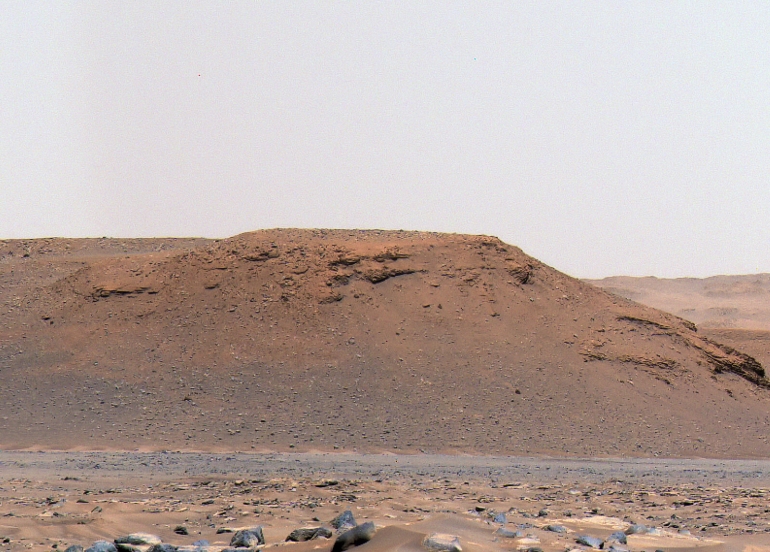Strmina koju znanstveni tim naziva 'Scarp A' snimljena je Mastcam-Z instrumentom Perseverance Rovera 17. travnja 2021. NASA/JPL-Caltech/MSSS